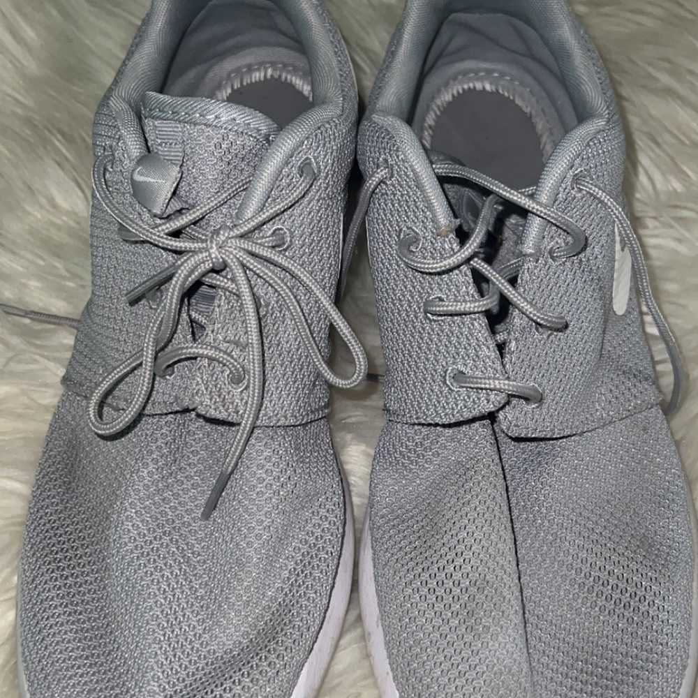 Worn a few times! Nike Mens Roshe One Premium Sneaker Size 11 - Picture 4 of 8